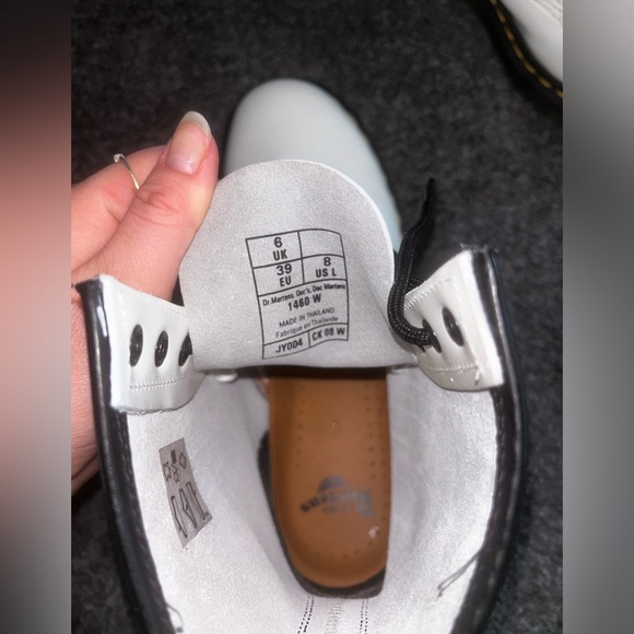 Doc Martens 1460 Boot - White (NEW) - Picture 2 of 9